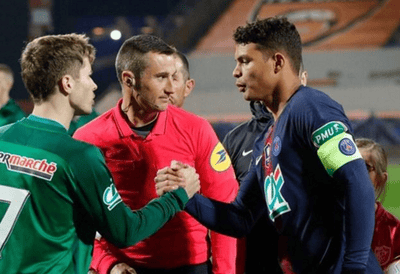 法国杯今夜走向成谜；切尔西防线松动；赛场秩序良好；轮换策略成焦点