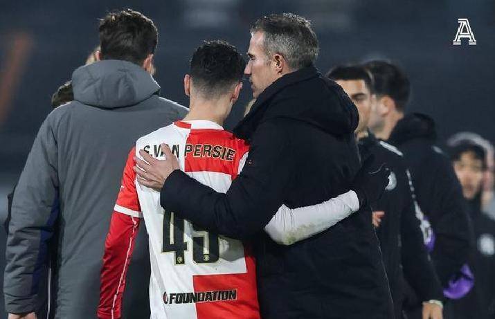 风云突变!费耶诺德转会期遗憾出局,足总杯版图或变,态度坚定,年轻球员得到机会 风云突变!费耶诺德转会期遗憾出局,足总杯版图或变,态度坚定,年轻球员得到机会