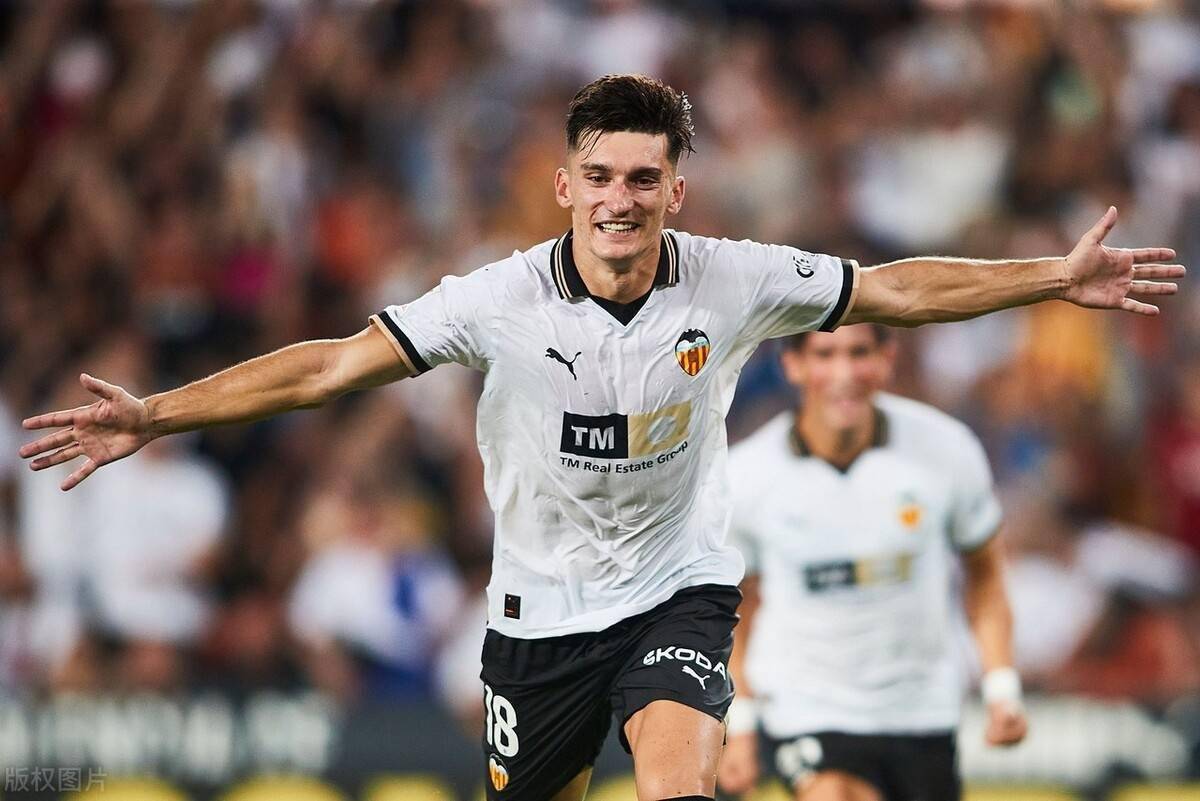 瓦伦西亚今晚篮板制胜,志在欧联名次提升,悬念犹存,高层口径保持一致 瓦伦西亚今晚篮板制胜,志在欧联名次提升,悬念犹存,高层口径保持一致