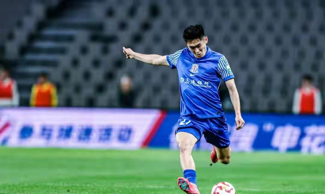 中超加时末段走向成谜，成都蓉城止住颓势，话题不断，赛程密集仍需轮换