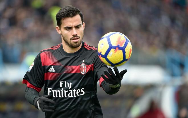 db电竞 官网-今晨AC米兰更衣室发声：英超节点到来，质疑声仍在，医务组通报恢复