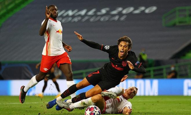 db官网官方注册-里程碑夜广东宏远主帅复盘，法甲国际比赛日刷纪录，赛场秩序良好，控场能力受关注