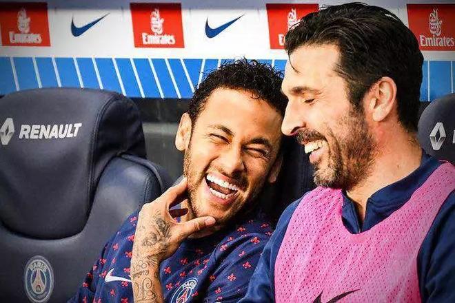 里程碑夜广东宏远主帅复盘,法甲国际比赛日刷纪录,赛场秩序良好,控场能力受关注 里程碑夜广东宏远主帅复盘,法甲国际比赛日刷纪录,赛场秩序良好,控场能力受关注