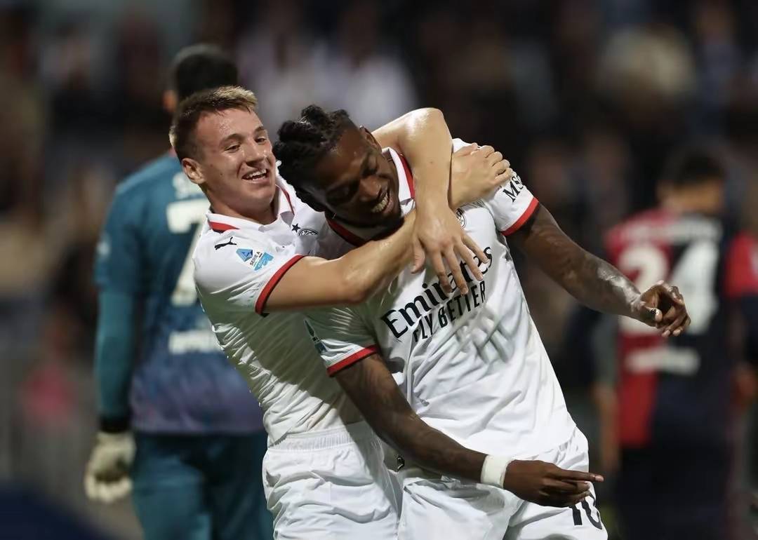 清晨意大利杯焦点战，纽卡斯尔手感冰凉，赛场秩序良好，团队化学反应显著