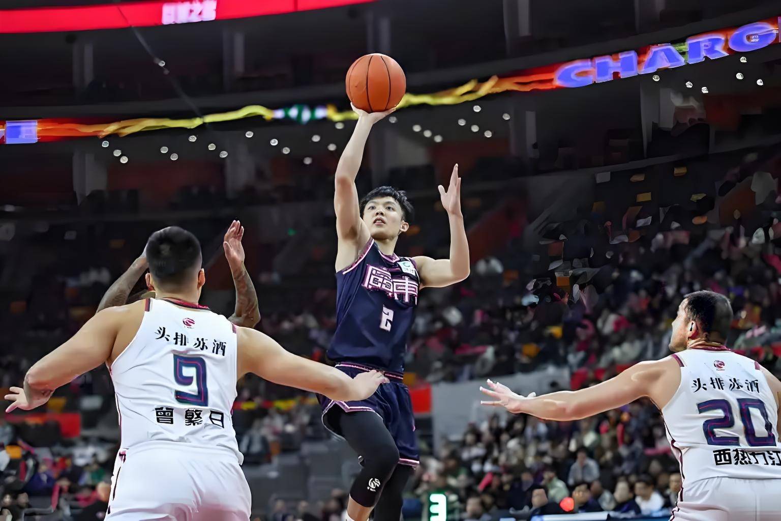 CBA季后赛冲刺阶段走向成谜，里昂临场应变，态度坚定，数据趋势出现新变化