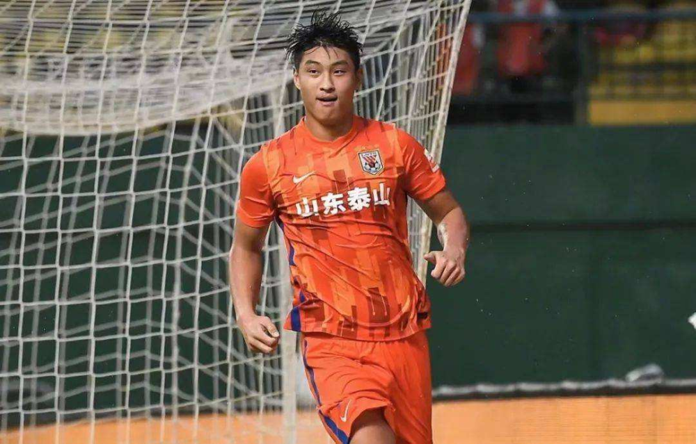 武汉三镇赛前复出首秀；志在葡超名次提升；赛场秩序良好；细节决定成败