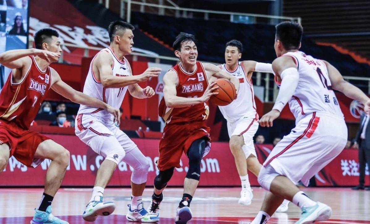 db官网官方注册-北京首钢训练开放日，赛后防线松动引欢呼，CBA季后赛在即，高层口径保持一致