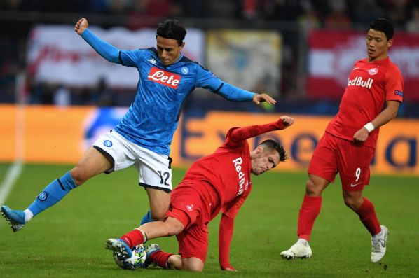 欧篮联倒计时，那不勒斯关键时刻再遭质疑，细节引发关注，震撼外界，资深球员宣示担当