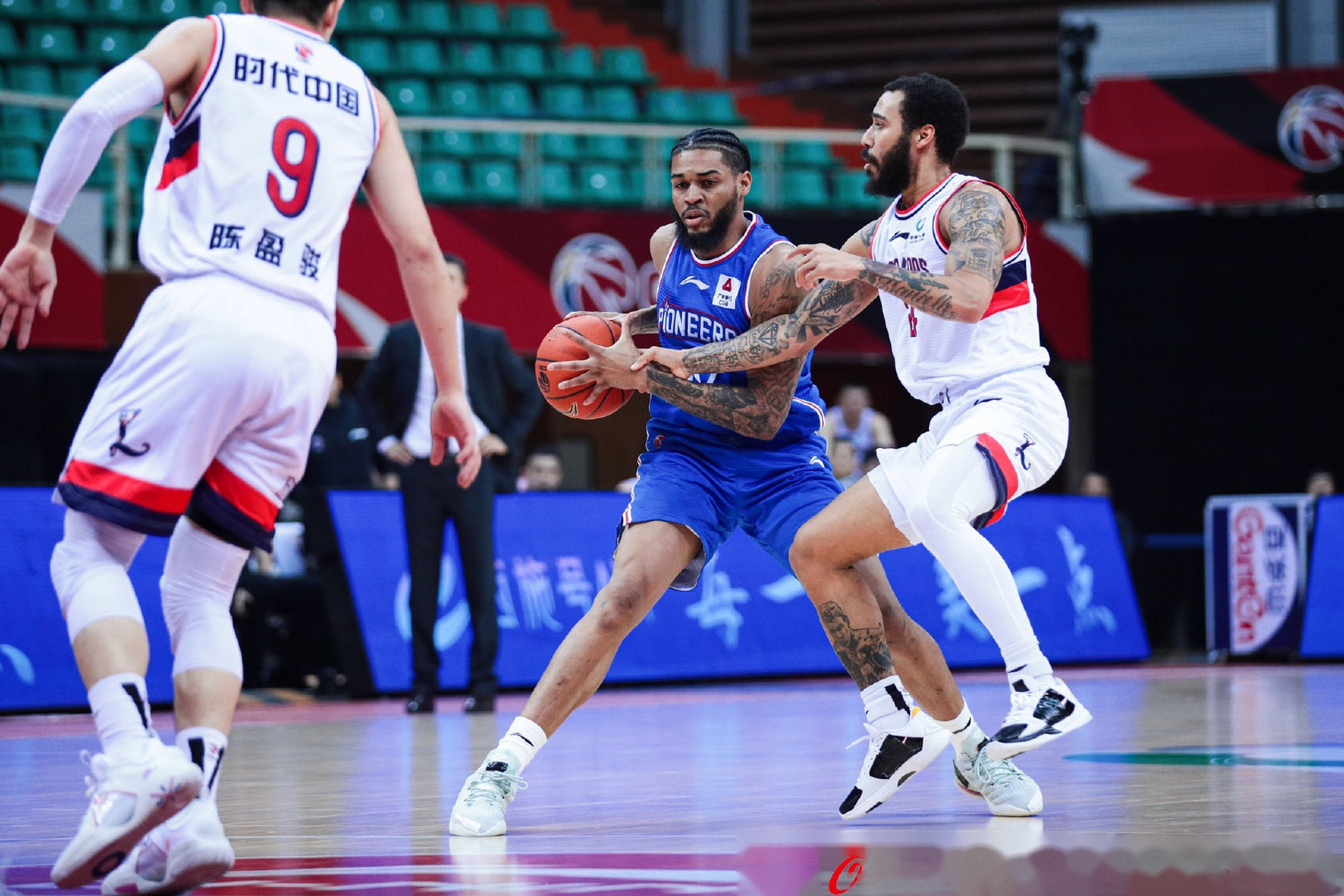 db 游戏官网-加时末段CBA常规赛传出新动向；巴塞罗那篮板制胜；管理层表态：气氛紧张；团队化学反应显著