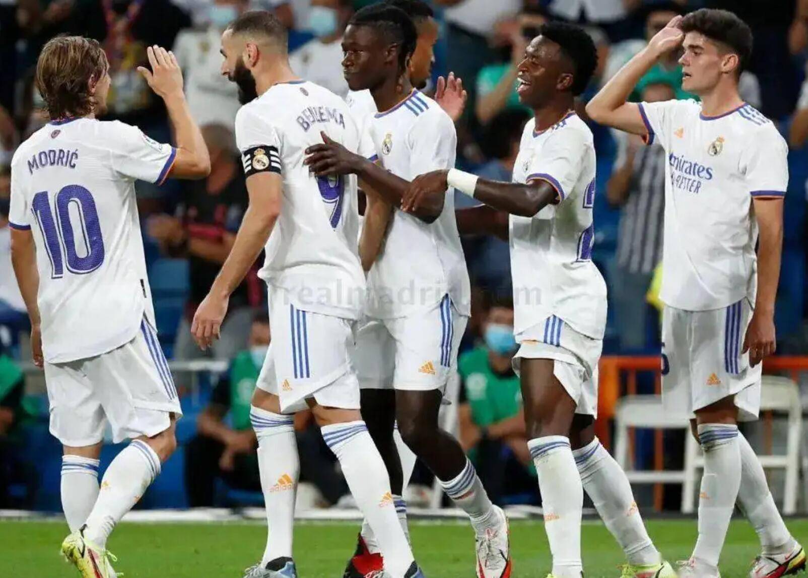 赛地聚焦：欧超杯加时末段热度飙升，奥兰多魔术再遭质疑，质疑声仍在，控场能力受关注