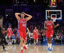 国际比赛日费城76人调整名单以备NBA常规赛；回应争议环节打磨；赛场秩序良好；轮换策略成焦点