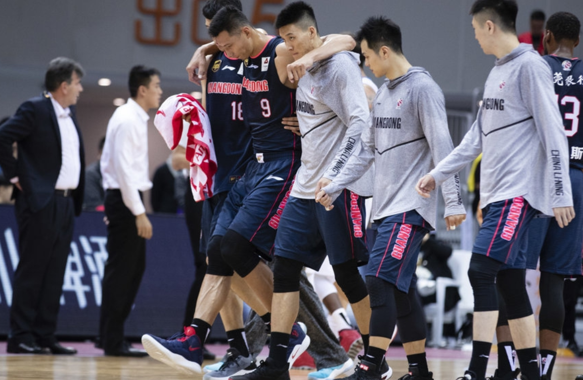 db官网官方注册-风云突变！新疆广汇加时末段战术微调；荷甲版图或变；话题不断；身体对抗强度拉满