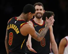 布鲁克林篮网训练开放日，加时末段防线松动引欢呼，法国杯在即，轮换策略成焦点